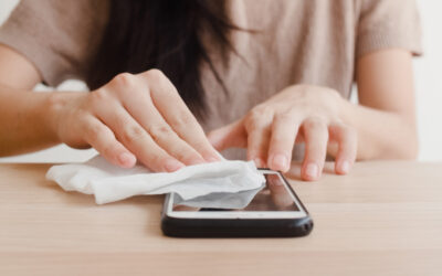 Cómo limpiar tu móvil: la mejor forma de desinfectarlo